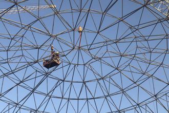 Explain the five advantages of space frame structure in detail