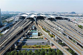 More and more high-speed rail stations in urban airports use steel space frame roofs