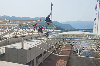 What preparations need to be done before steel structure installation?