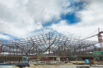 The steel structure of Gongga International Airport's T3 Terminal, has been successfully roofed