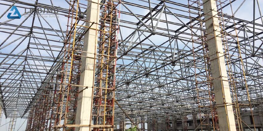 space frame structure installation