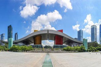 Design of large span cantilevered roof in public buildings