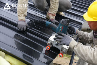 Horizontal installation of rock wool sandwich panels on exterior walls of steel structures (Part 2)