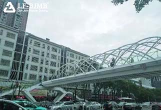 Innovative structural and aesthetic design of a large-span all-steel footbridge