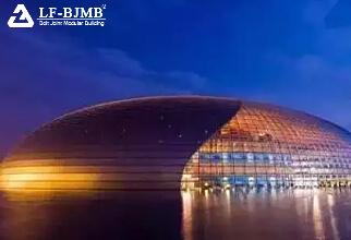 There are no column supports in the steel frame structure of the National Theater, how did that happen?