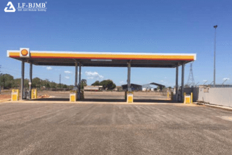 What are the structural characteristics of the gas station space frame