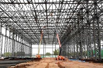 How is the height of a steel structure building determined?