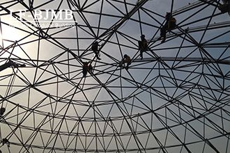 How to Ensure the Stability of Long-Span Steel Structures? Key Considerations for Wind Load and Seismic Design