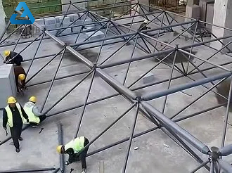 LF-BJMB spherical node steel roof under on-site erection. Components pass full factory pre-assembly inspection in advance to fix all node fitting deviations and realize smooth assembly at construction site