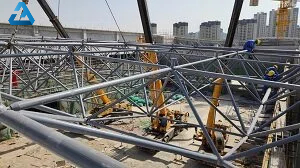 Multiple mobile cranes carry out synchronous hoisting for long-span bolted steel structure installation. LF-BJMB completes full constructability review before fabrication to optimize lifting sequences and component segmentation, avoiding unexpected assembly adjustments and crane idle loss on multi-standard industrial steel projects.