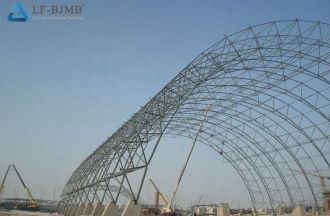 Large-span steel space frame arch structure under construction, supplied by LF-BJMB space frame manufacturer