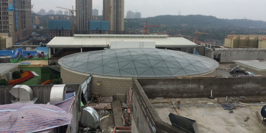 It features an irregularly shaped steel truss structure, including six connecting corridors, five skylights, four steel roofs, and two cinemas.